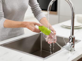 Szczotka do naczy� z myjk� ClenTech, zielona - Joseph Joseph