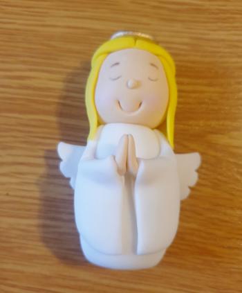 Figurka z masy cukrowej kl�cz�ca dziewczynka, anio�ek - Mill Art