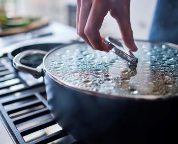 Patelnia ze sk�adanym uchwytem i pokrywk� (�rednica: 28 cm) - Space - Joseph Joseph